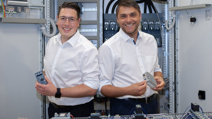e-technology-Betriebsleiter Dominik Kretz mit Geschäftsführer Felix Grünwald