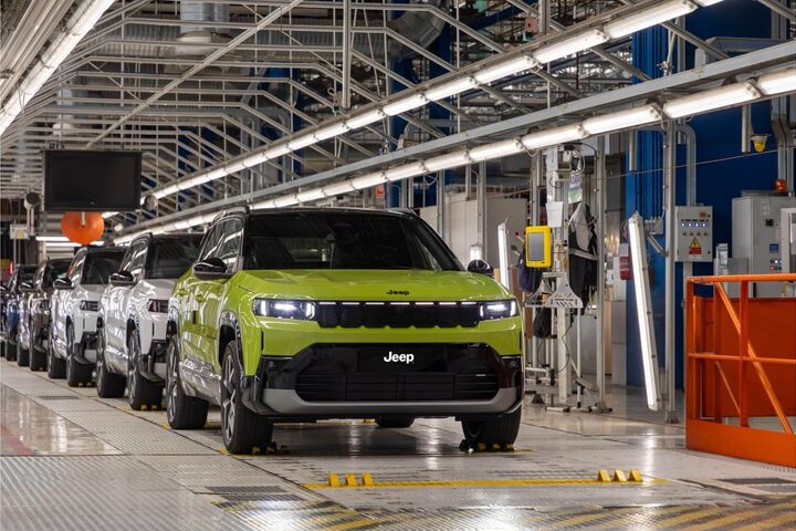 Jeep-SUV auf einer Produktionslinie von Stellantis