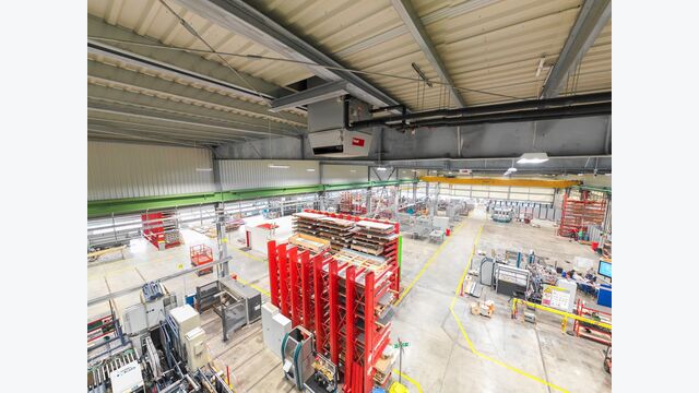 Produktionshalle mit RoofVent® Be- und Entlüftungssystem
