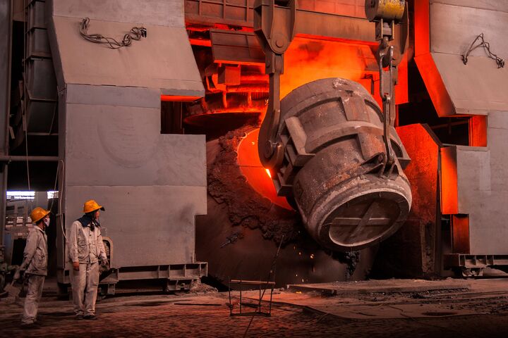 Steelmaking plant and steelmaking workshop