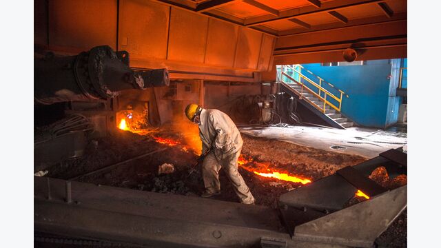 Steelmaking plant and steelmaking workshop