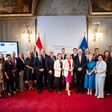 Außenministerin Beate Meinl-Reisinger präsentierte am 14. Juli 2026 gemeinsam mit EU-Kommissar Jozef Síkela, Bundesministerin Eva-Maria Holzleitner, Staatssekretärin Elisabeth Zehetner und weiteren Beteiligten das „Team Austria“ im österreichischen Außenministerium.