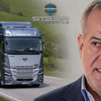Steyr-Automotive-Aufsichtsratschef Siegfried Wolf neben dem batterieelektrischen Schwerlast-Lkw eTopas 600 im Werk Steyr.