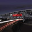 Bosch-Gebäude bei Stuttgart mit Autobahn im Vordergrund: Hensoldt plant dort ein neues Softwarezentrum für Verteidigungssoftware.
