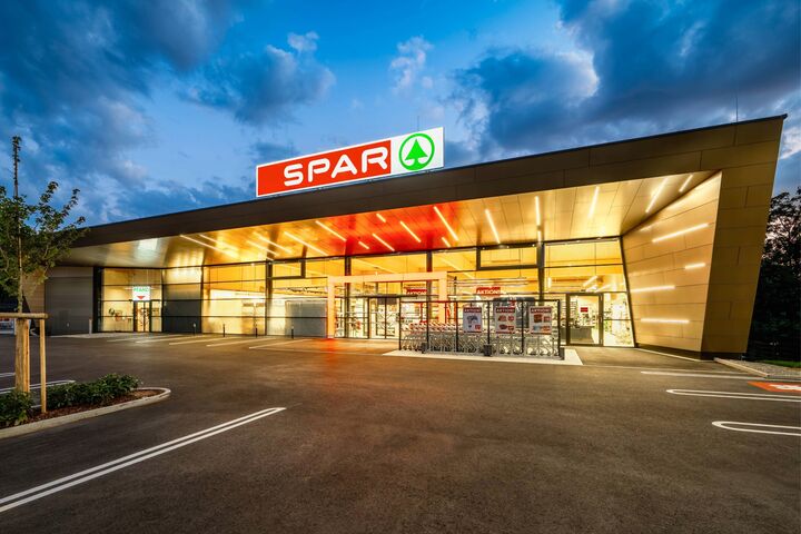 Spar-Supermarkt von außen