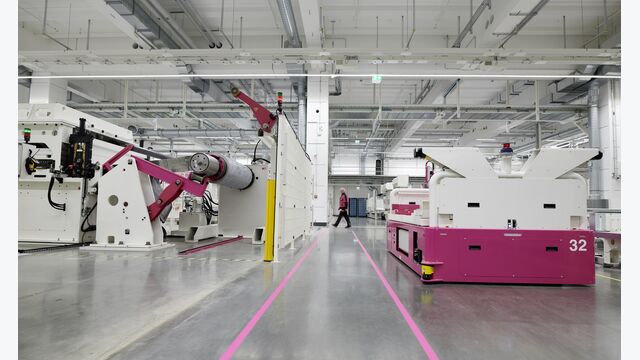 Im Rittal-Werk Haiger zeigt sich, wie Friedhelm Loh den Schaltschrank-Spezialisten in Richtung Automatisierung, Digitalisierung und Systemgeschäft umgebaut hat.