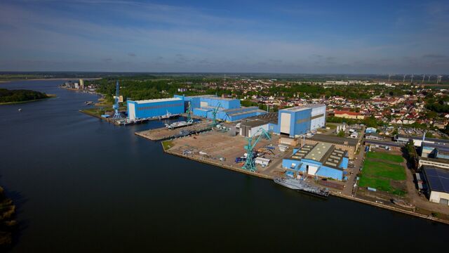 Blick auf die Peene Werft Wolgast
