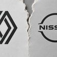 Renault- und Nissan-Logo auf grauem Hintergrund, getrennt durch einen vertikalen Riss als Symbol für die belastete Auto-Allianz.