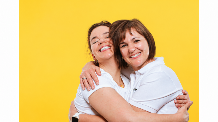 Julia Zotter, Geschäftsführerin Zotter Schokolade (li.) und Christa Bierbaum, zuständig für Compliance & Umwelt- und Qualitätsmanagement,