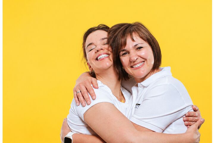 Julia Zotter, Geschäftsführerin Zotter Schokolade (li.) und Christa Bierbaum, zuständig für Compliance & Umwelt- und Qualitätsmanagement,