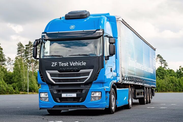 ZF LKW blau Testfahrzeug