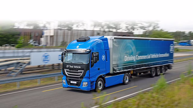 ZF E-LKW auf einer Straße