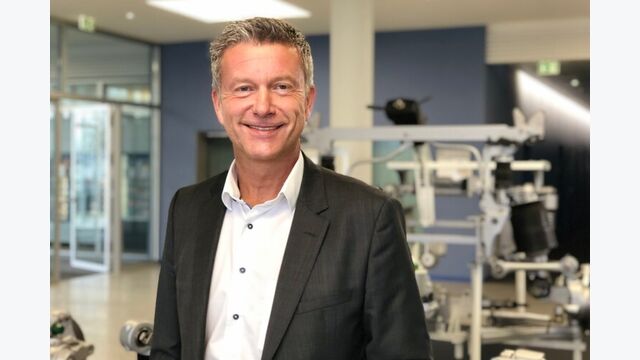 EN Andreas Moser, Head of the Division Commercial Vehicle Technology: ?Just four months after ZF?s acquisition of WABCO we are demonstrating the first groundbreaking development projects that our combined expertise has made possible.? // DE Andreas Moser, Leiter Division Nutzfahrzeugtechnologie: ?Nur vier Monate nach der WABCO-Übernahme zeigen wir erste wegweisende Entwicklungsprojekte, die unsere kombinierten Kompetenzen möglich machten.?