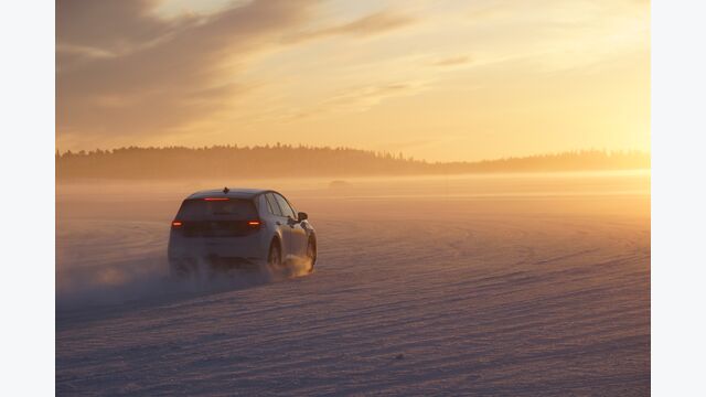 The ID.EVERY1 reference vehicle with SDV architecture and provisional bodywork during winter testing1. Its appearance does not represent the final production model.