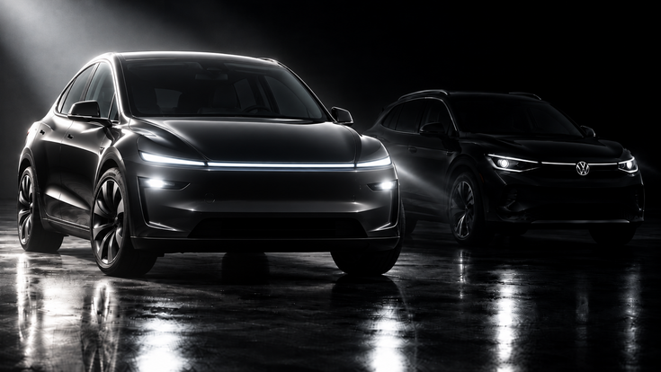 Tesla Model Y neben Volkswagen ID-Modell im Dunkeln, Tesla sticht hervor
