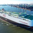 BYD Explorer One Autoschiff vor einem Hafen