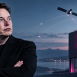 Elon Musk vor Telekom Turm bei Nacht