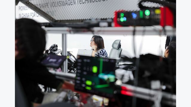 CEA (China Electronic Architecture) engineers testing OTA update functions on the CEA Lab Car