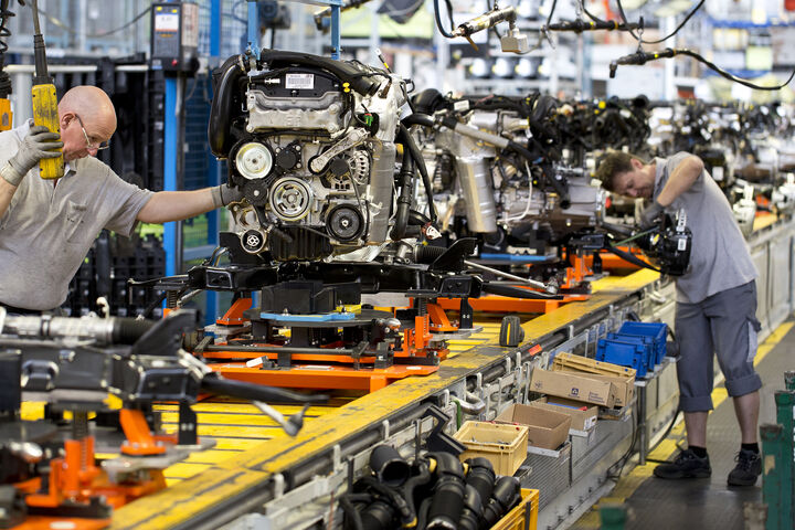 Produktion bei Magna in der Steiermark: Der Verbrennungsmotor sichert aktuell noch Jobs in der Automobilbranche.